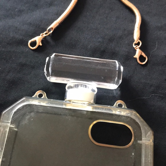 Rare Chanel 5 IPhone case with chain - Picture 15 of 16